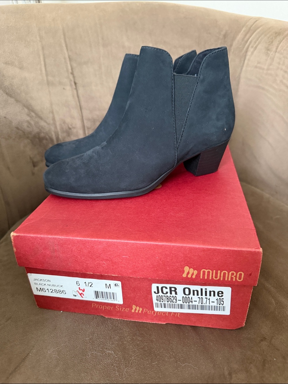 Munro Black Nubuck Chelsea Block Heel Ankle Boots New